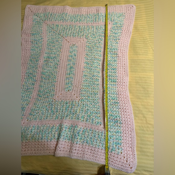 Baby blanket. Hand crochet. Soft pastel colors. - Picture 7 of 9